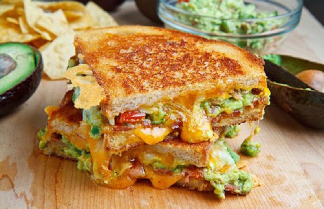 Baconös guacamole szendvics